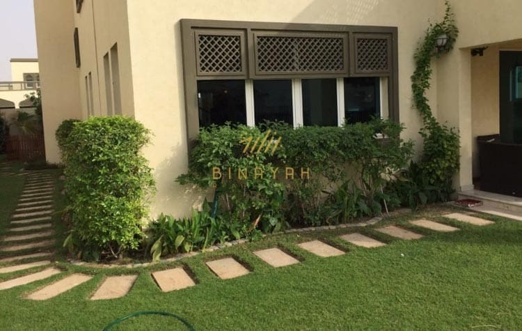 Jumeirah Park 4 Bedroom Regional Style Villa for Sale in Dubai