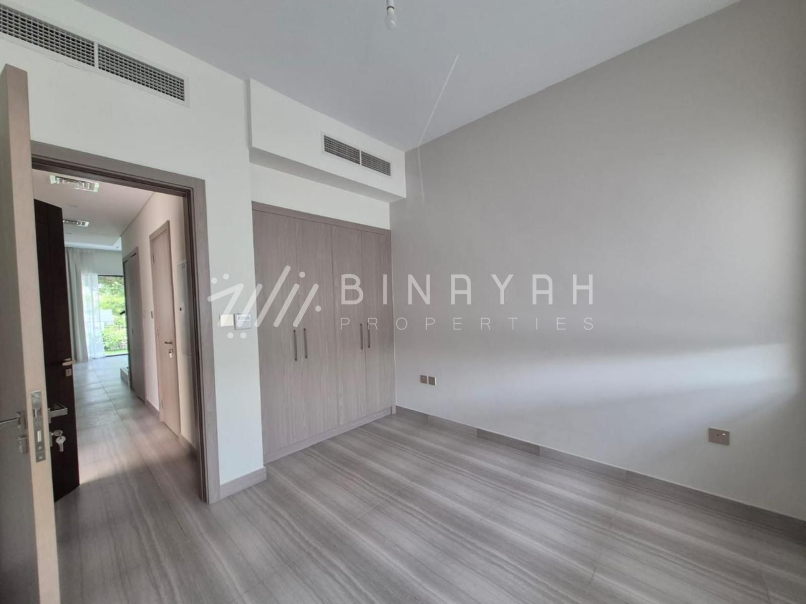 WhatsApp_Image_2026-04-09_at_17.28.04_watermarked Premium 4BR Townhouse | Vacant | Prime Location