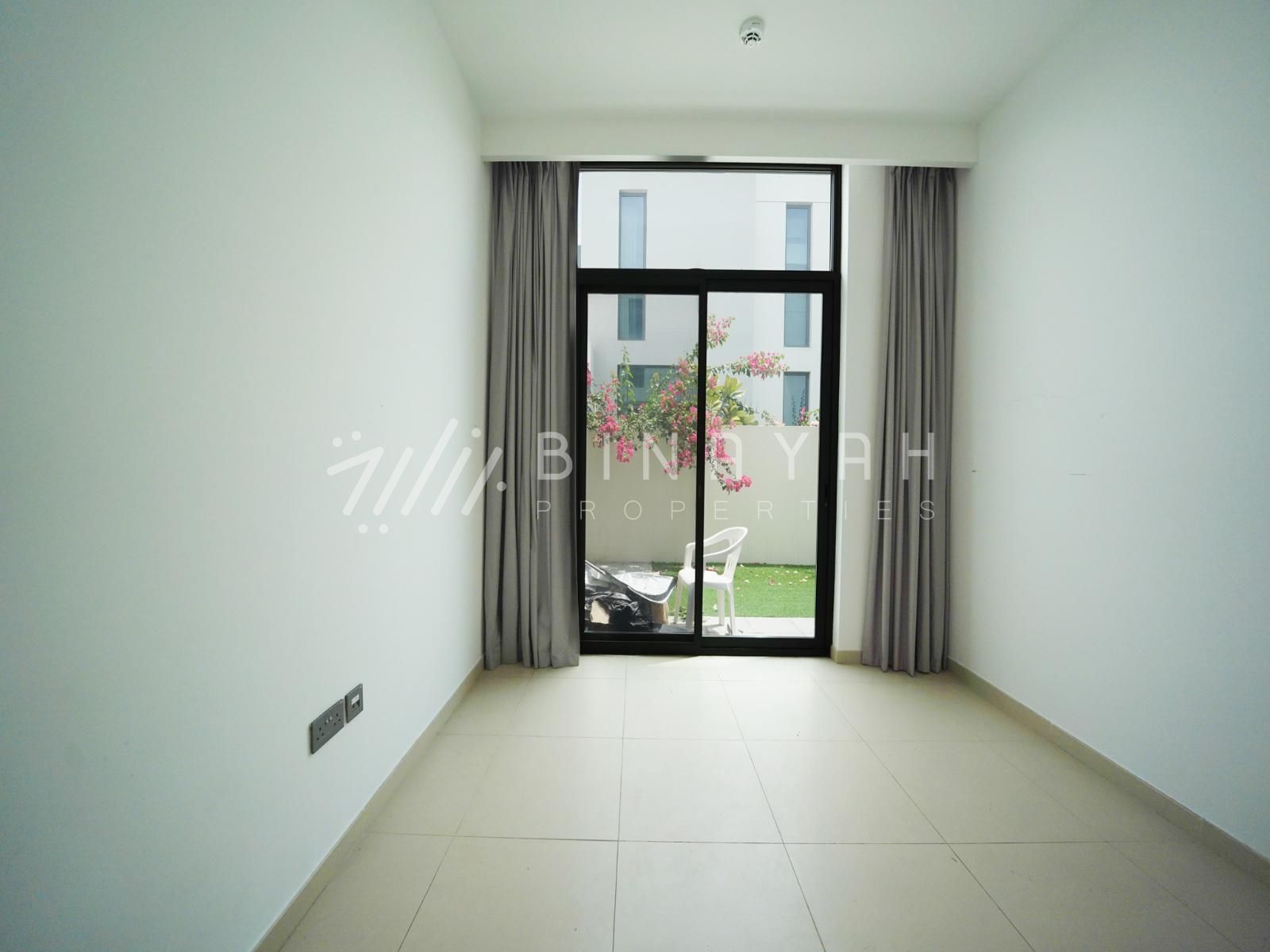 DSC02784_watermarked Single Row | Ready to Move In | Family Community