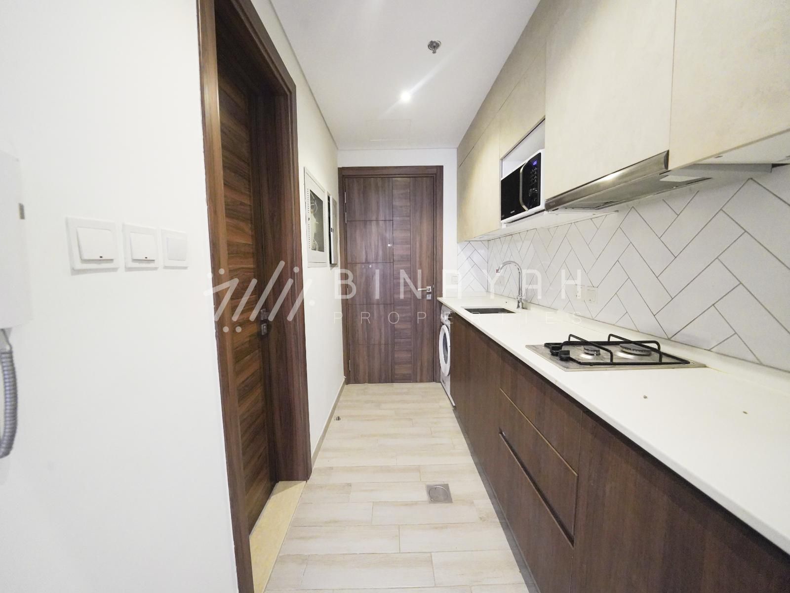 DSC08021_watermarked Spacious Studio | Vacant | Community View