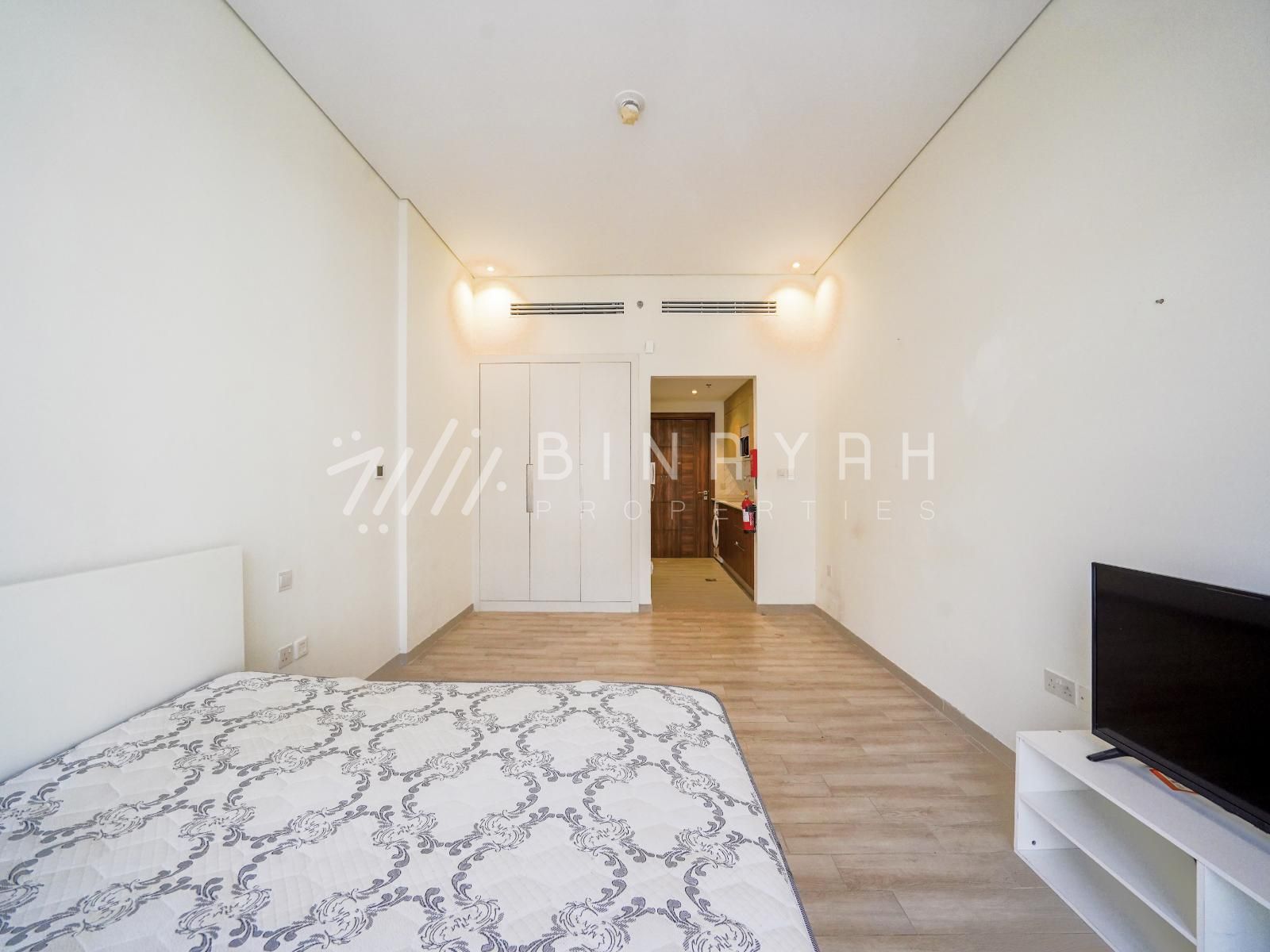 DSC08053-HDR_watermarked Spacious Studio | Vacant | Community View